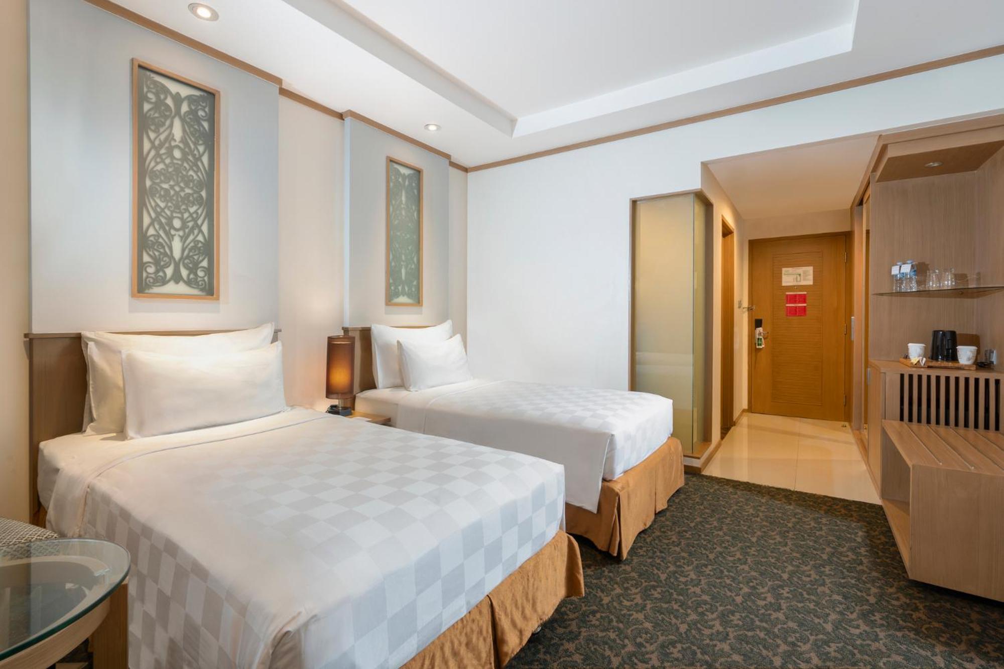 Swiss-Belhotel Danum Palangkaraya Exterior photo